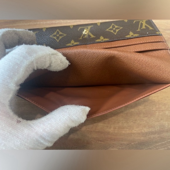 Authentic Louis Vuitton Monogram Portefeuille Emilie Wallet on Chain - Picture 10 of 13